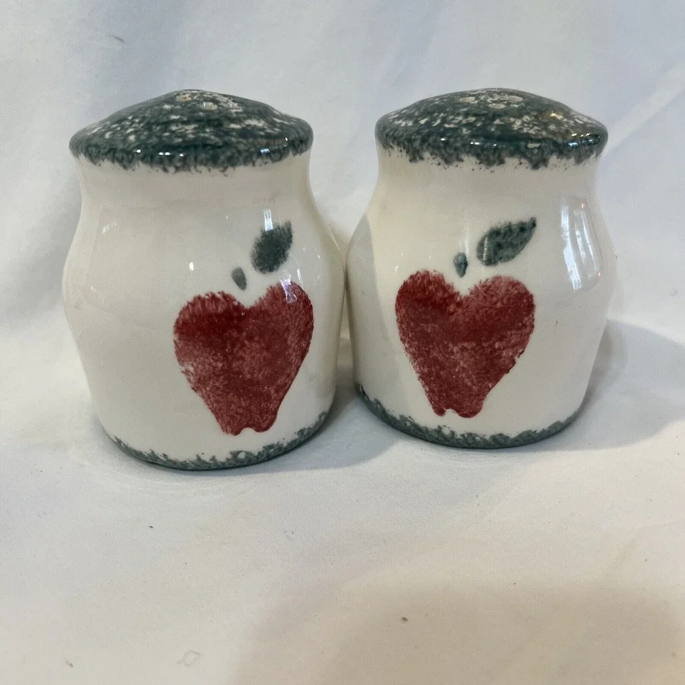 Vintage hand painted apples stoneware salt and‎ pepper shakers